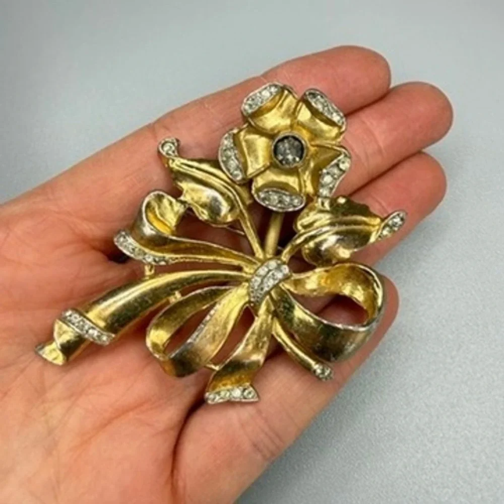 Vintage Gold Tone Pot Metal Rhinestone Flower Brooch c. 1930s 2